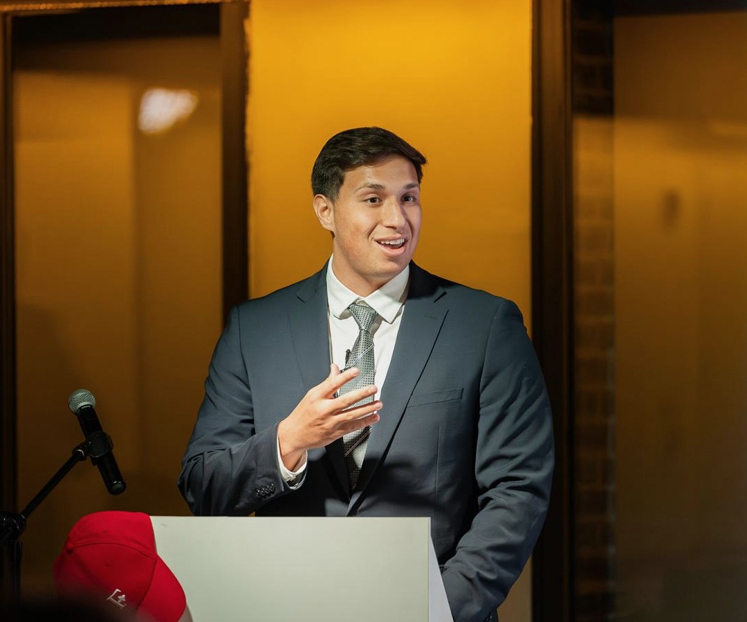 Gabriel Rutois presenting at a development event